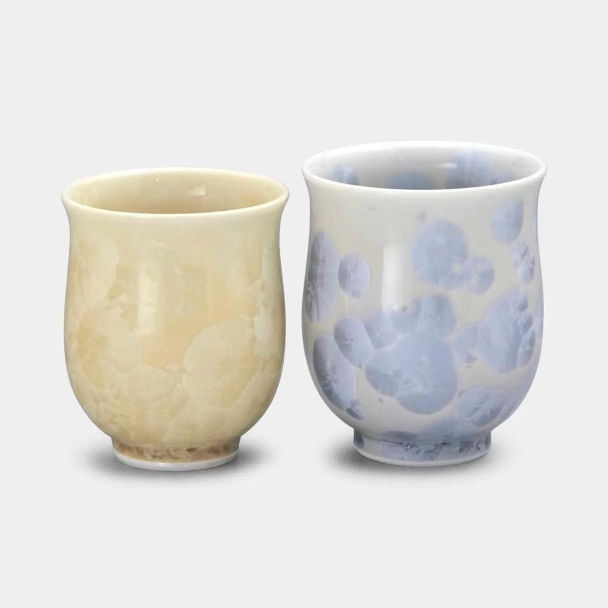 Two Touan flower-crystal yunomi in different sizes, with silver and gold glazes.