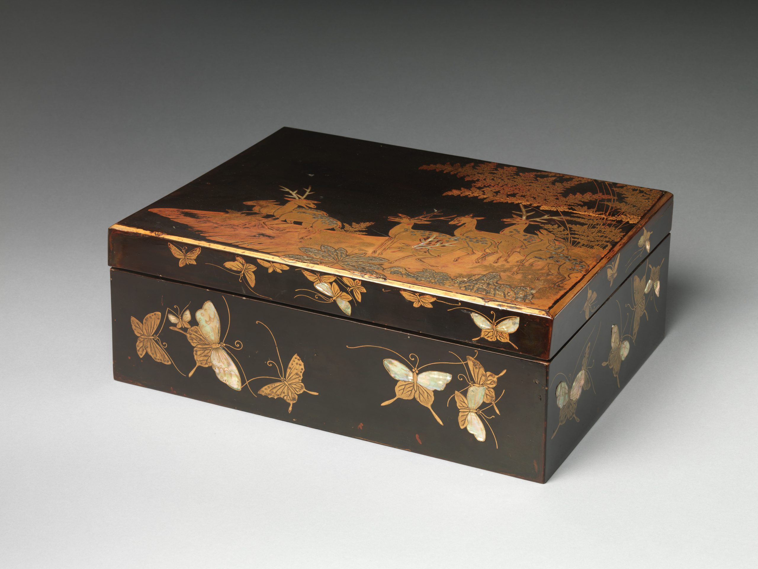 Document box (ryōshibako) with deer and butterflies, 17th century. Lacquered wood with gold maki-e, mother-of-pearl and silver foil